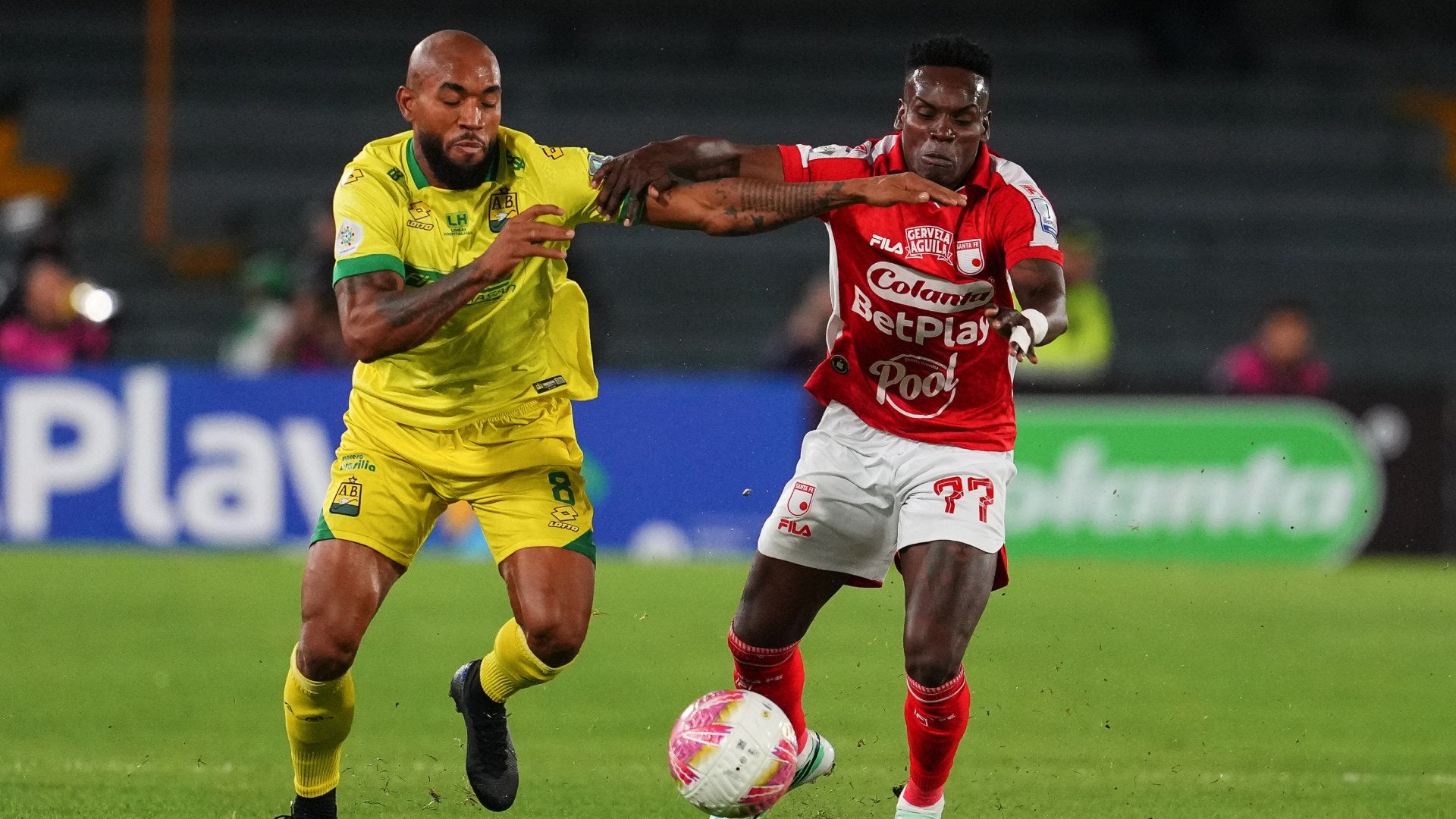 Bucaramanga se quedó con uno menos ante Santa Fe